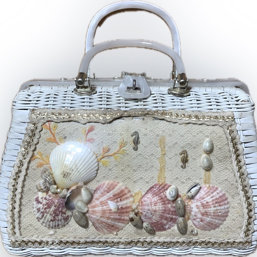 Princess Charming by Atlas Vintage 1960s Coated Woven SeaShell Lucite Purse Bag